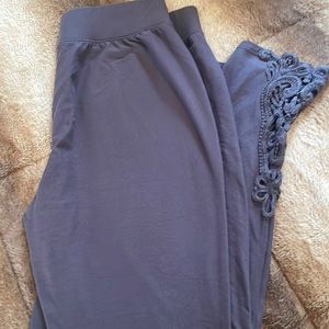 Grey leggings with lace detail